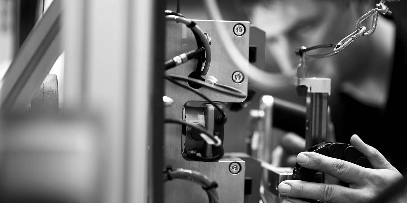 Fabrication de précision d'un meuble b Solitaire dans la manufacture bulthaup